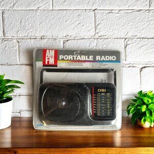 NEW Vintage 1992 AM/FM Portable Radio Frequency Range by DSI 63133 (Damaged Box)